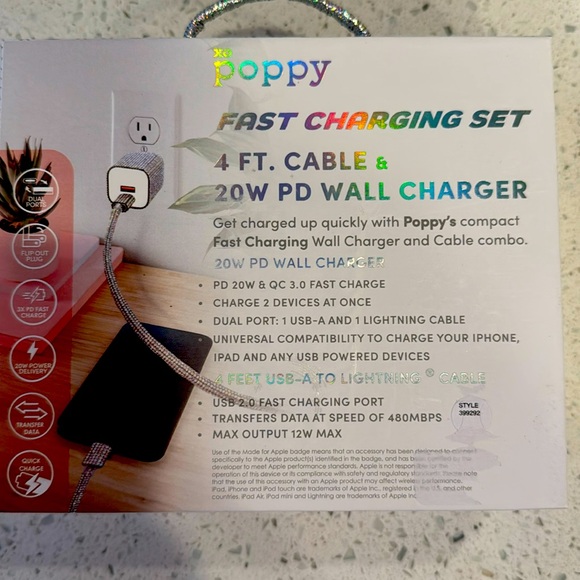 NIP๐๐xo poppy bling๐๐20W PD Fast Charging 1 USB-A + Lightning Cable Bling combo - Picture 4 of 11